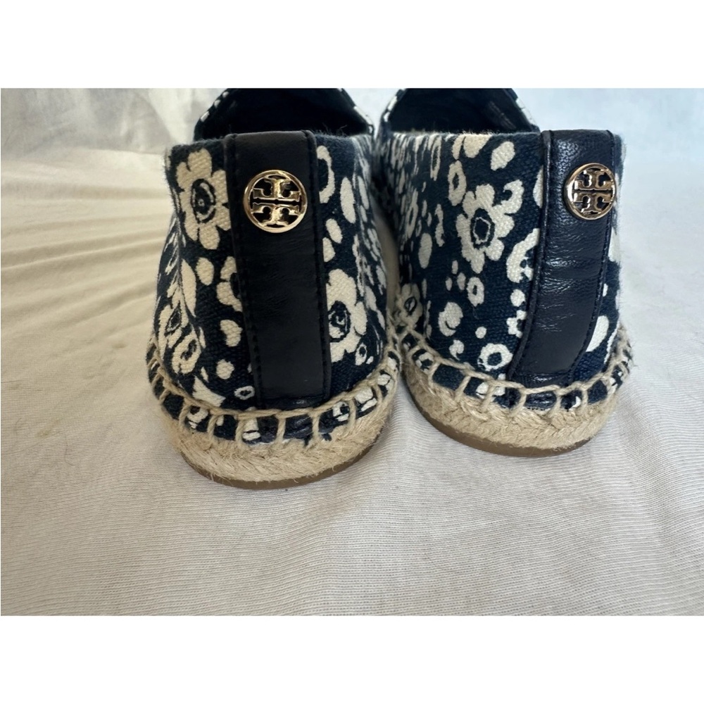 Tory Burch Canvas Navy with white Floral print back logo Espadrilles size 10 - Picture 11 of 15
